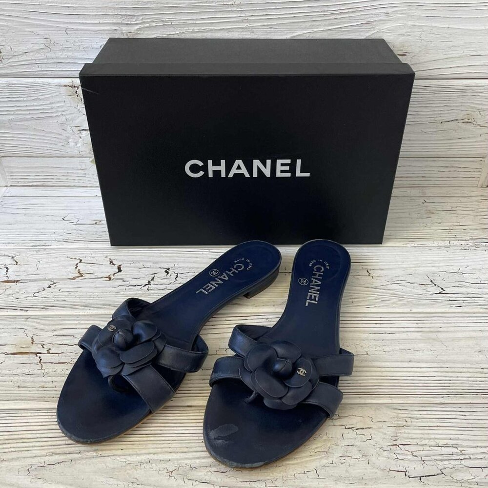 CHANEL Lambskin Camellia Thong Sandals - European Size 38 1/2 - Authentic Chanel